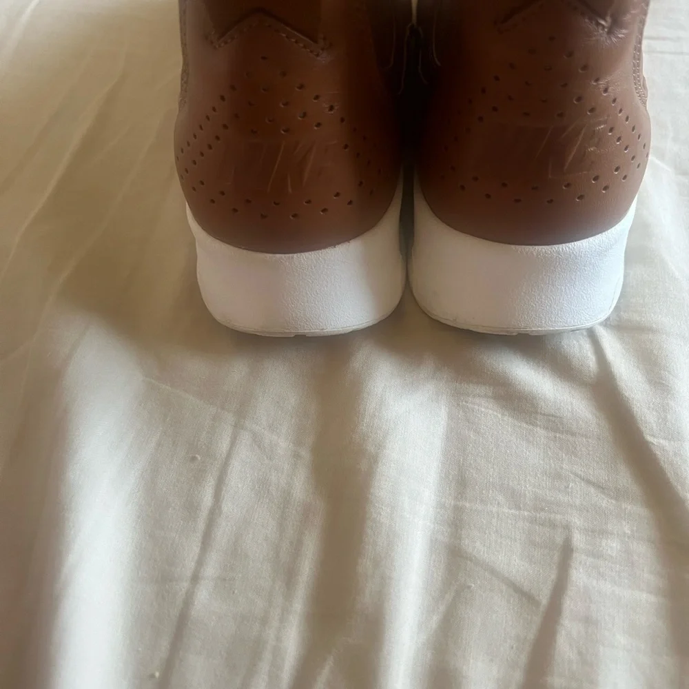 N/A comfortable brown